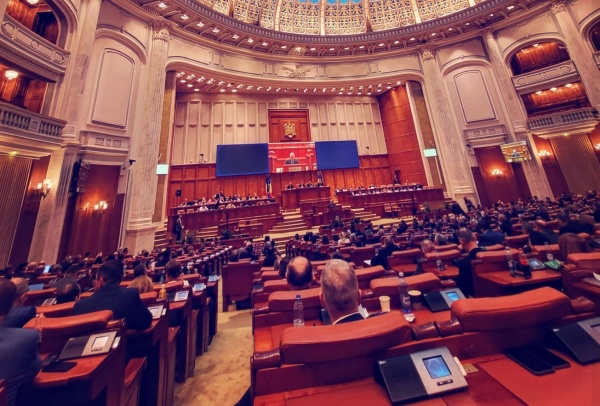 LISTA RUȘINII! Parlamentarii( și un sătmărean) care au votat pentru amânarea plății drepturilor românilor prin legea 154/2021