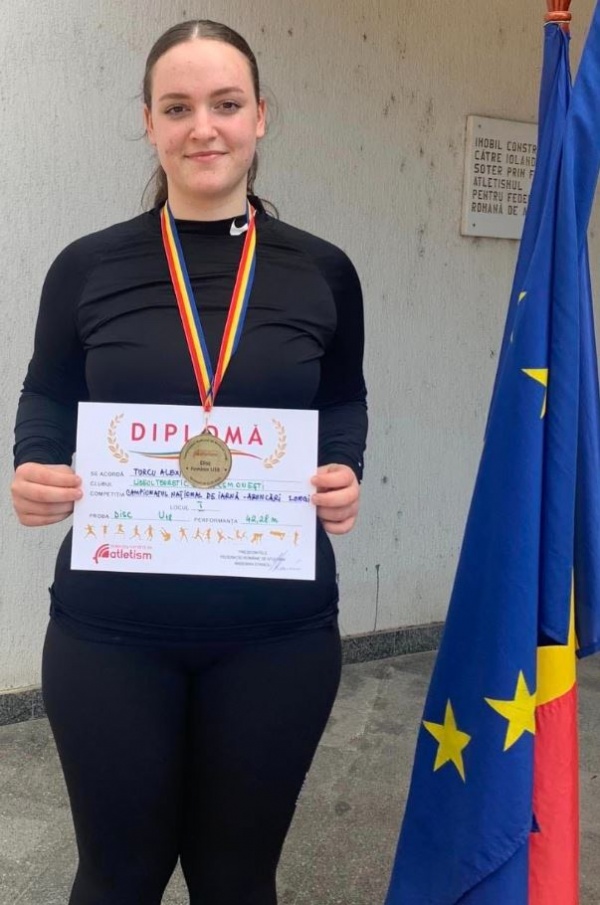 Alexia Turcu din Carei este campioană națională la aruncarea discului categoria U18