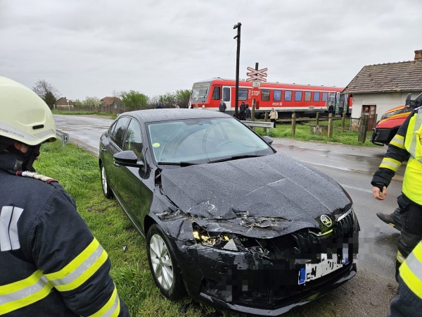 Mașină lovită de tren la Botiz