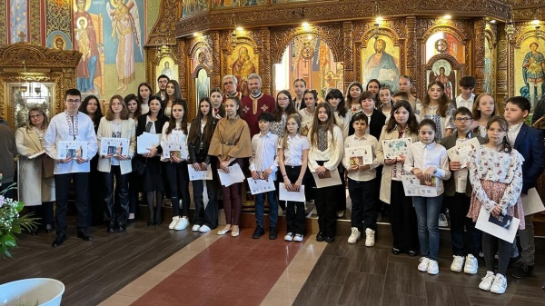 Tineri careieni recompensați pentru rezultatele obținute la Concursul „Împreună cu Hristos prin lume în mileniul III”