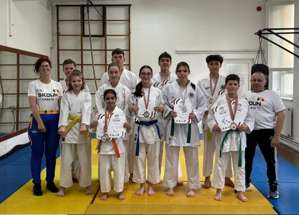 Argint și Bronz pentru sportivii careieni de la CS Sakura la Campionatul European de karate