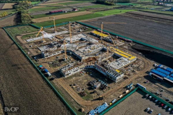 Zeci de persoane au ajuns la spital intoxicate pe un șantier din Csenger