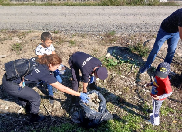 Pompierii sătmăreni au participat la Ziua Curățeniei Naționale. Careienii încă așteaptă dispariția deșeurilor din jurul locuințelor lor