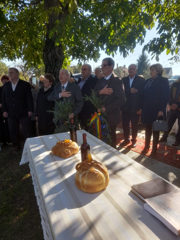 Prezentare de carte în satul românesc DACIA