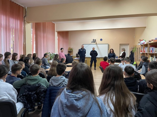 Acțiune de prevenire organizată cu succes de jandarmi la Școala gimnazială Halmeu