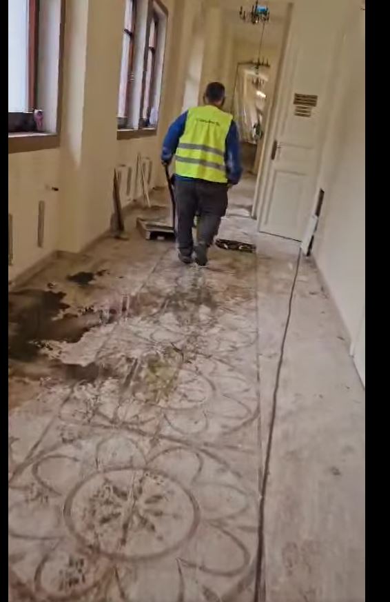 Primăria Carei e șantier la 10 ani de la inaugurare.  S-a mutat la Direcția de Asistență Socială