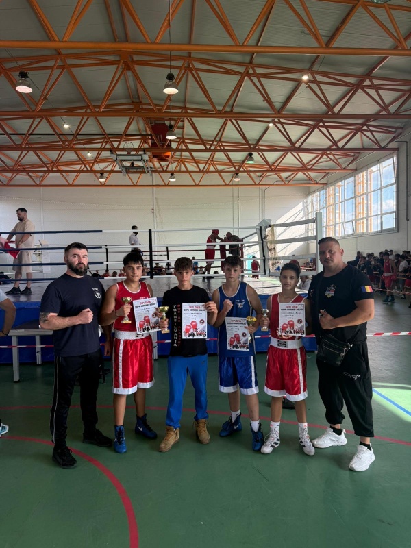 Sportivii careieni de la Academia de BOX Transilvania au dominat Cupa Holod. Primarul UDMR din Carei le refuză dreptul la sală gratuită pentru antrenamente