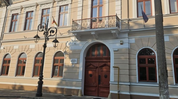 Protest la Judecătoria Carei. Dosare amânate cu anii