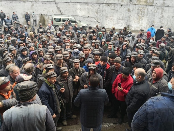 Crimă economică. Guvernul Bolojan vrea să închidă minele de cărbune
