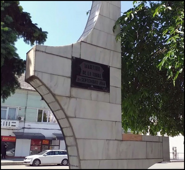 24 septembrie 1944 – Masacrul de la Turda unde au fost asasinați 18 români civili