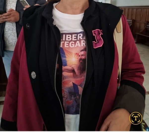 Libertatea de exprimare nu se cenzurează cu uniforma. Român închis de luni de zile fără proces de fond fără sentință judecătorească