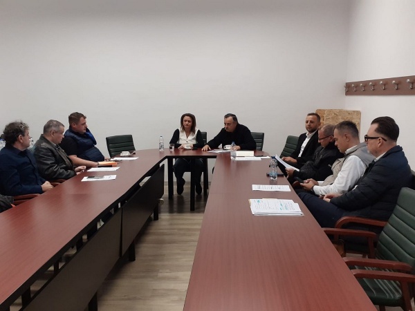Primăria Carei lăsată corigentă de transportatorii careieni. Regulament pentru vehicule de mare tonaj refăcut la indicațiile mediului de afaceri