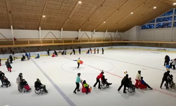 Peste 100 de persoane cu dizabilități s-au prins în horă de Ziua Unirii