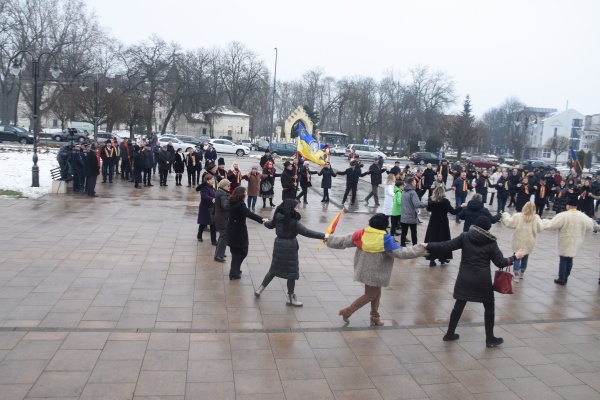 Hora Unirii la Carei. Primarul nu a participat la horă dar și-a adus pentru linșaj mediatic consilierul personal fără ținere de minte și agramat