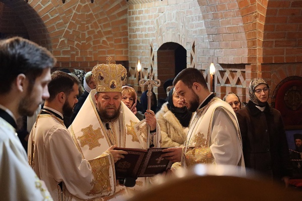 Slujire arhierească la Mănăstirea Scărișoara Nouă