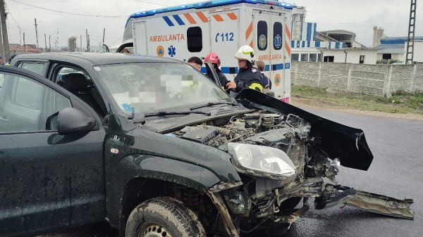 Accident rutier la Medieșu Aurit. O persoană încarcerată