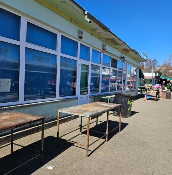 Nu mai vrem să vedem mese ruginite în Piața agroalimentară Carei!