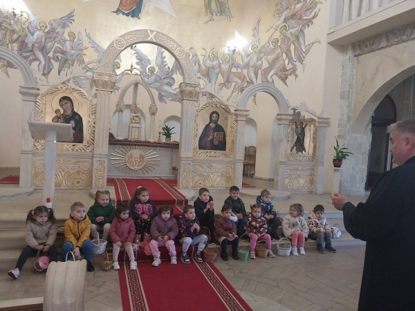„Lăsaţi copiii să vină la Mine”. „Grupa Curioșilor” de la Grădinița nr.1 Carei au ajuns la Biserica Sf.Andrei