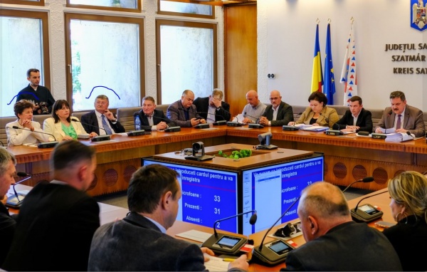 Consilieri județeni UDMR se dezlănțuie împotriva unui consilier român cu atitudine