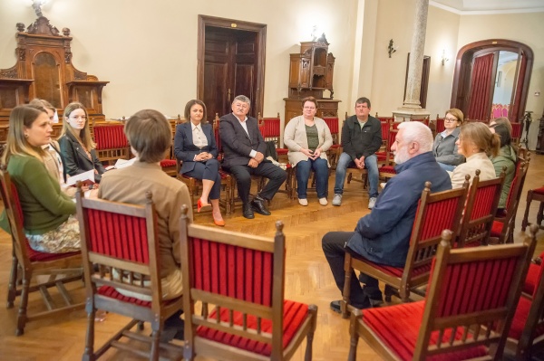 Exodul careienilor sub conducerea clanului Kovacs. Până și fostul primar evazionist s-a mutat din Carei