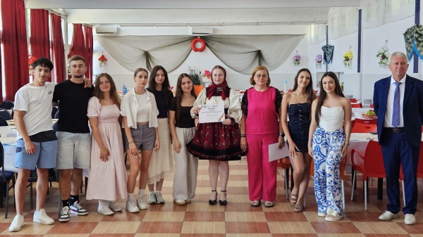Elevă din Carei în echipa situată pe locul II la concursul național ,,Alege! Este dreptul tău,,