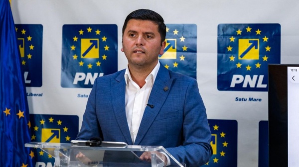 Deputatul Adrian Cozma demască afacerile tată-fiu din campania electorală a deputatului Govor
