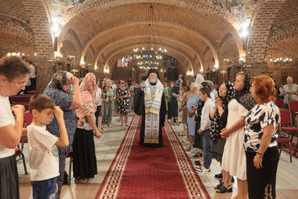 Paraclisul Maicii Domnului. Programul liturgic al Episcopului Iustin