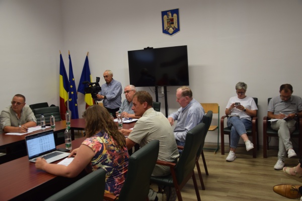 Liber la închiriat și vândut imobile din domeniul orașului Carei. Dezbateri legate de jocurile de noroc la ședința CL