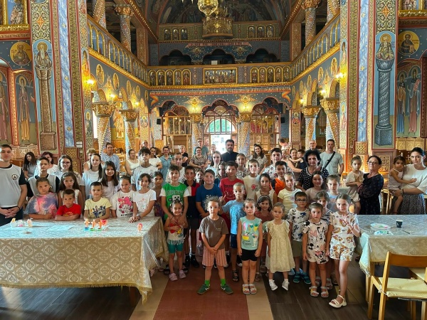 Tabăra de vară „Pelerini ai bucuriei, în lumina Maicii” de la Carei
